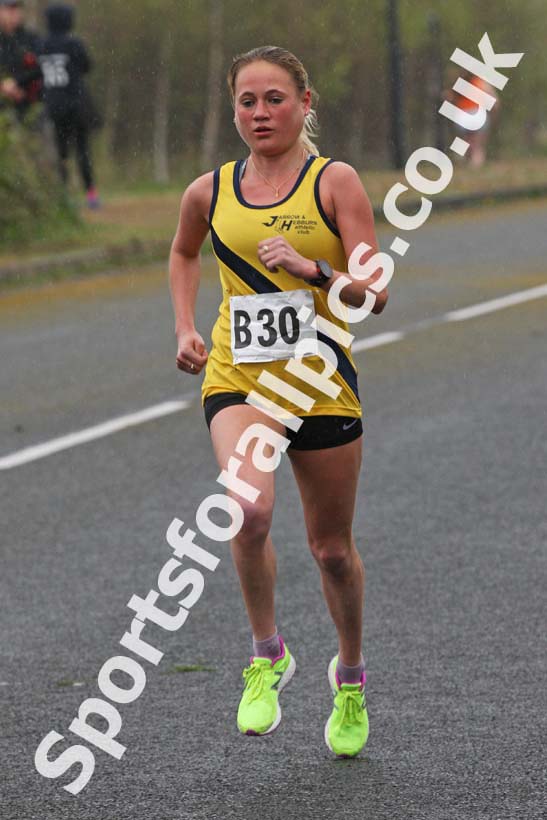 Senior womens relay, Elswick Good Friday Road Races. Photo: David T. Hewitson/Sports for All Pics